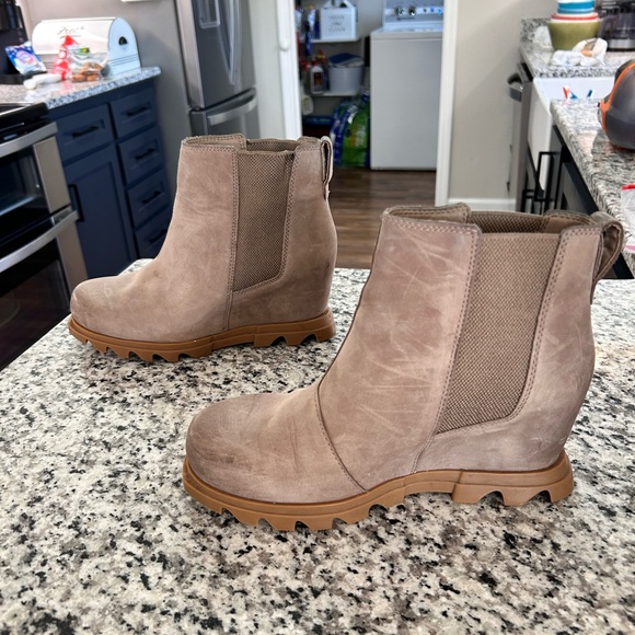 Sorel Joan of Arctic Wedge III Chelsea Waterproof Boots Taupe 8.5 - Picture 7 of 9